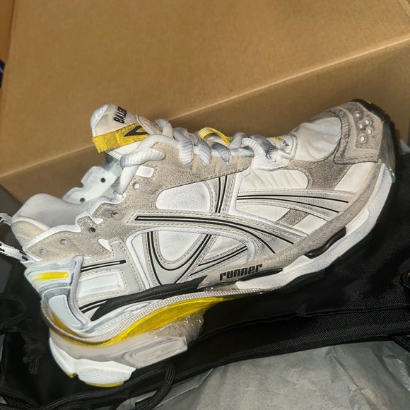 Leather free
Sneaker
Nylon and suede-like fabric
Worn-out effect - Picture 3 of 8